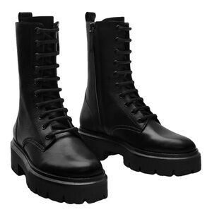 Massimo Dutti
Leather biker ankle boots